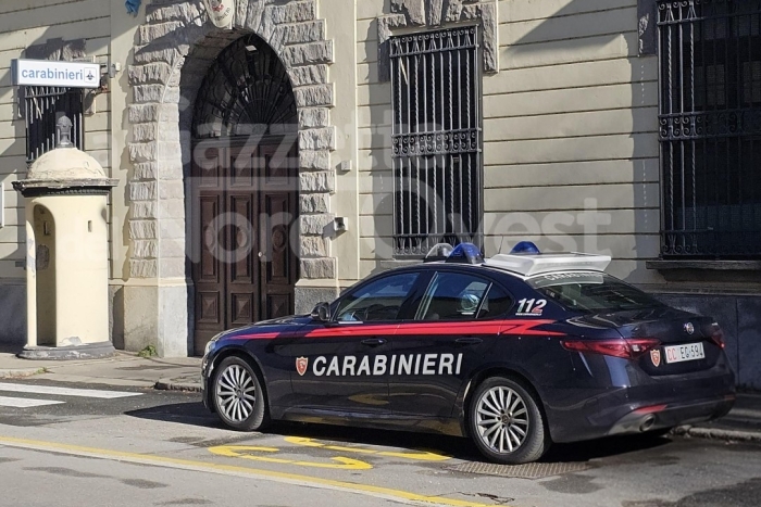Pinerolo, due ragazze palpeggiate in piazza Roma: 44enne in carcere