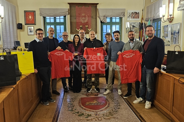 Venaria Reale, polo donate dal G.O.I.A. ai Vigili del Fuoco volontari Venaria Reale, polo donate dal G.O.I.A. ai Vigili del Fuoco volontari