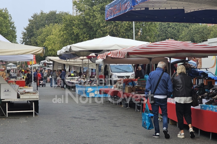 Mercato di Venaria Reale, lavori finiti in viale Buridani ma il mercato non è tornato: gli ambulanti chiedono risposte