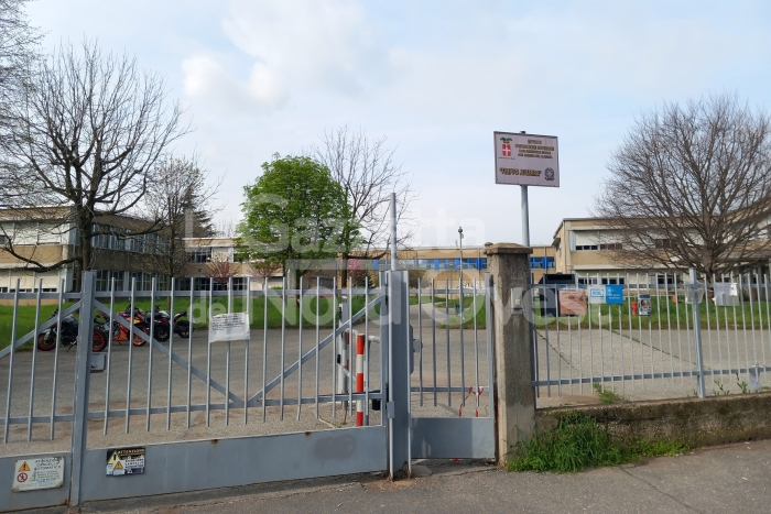 Furto al liceo Juvarra di Venaria Reale: rubati 13 notebook