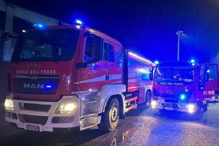 Incendio nelle cantine di via Comissetti a Pianezza: evacuazione di 24 unità abitative 